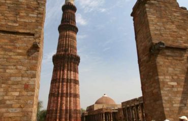 Qutub-Minar-New-Delhi-Golden-Triangle-Tour-960x1149